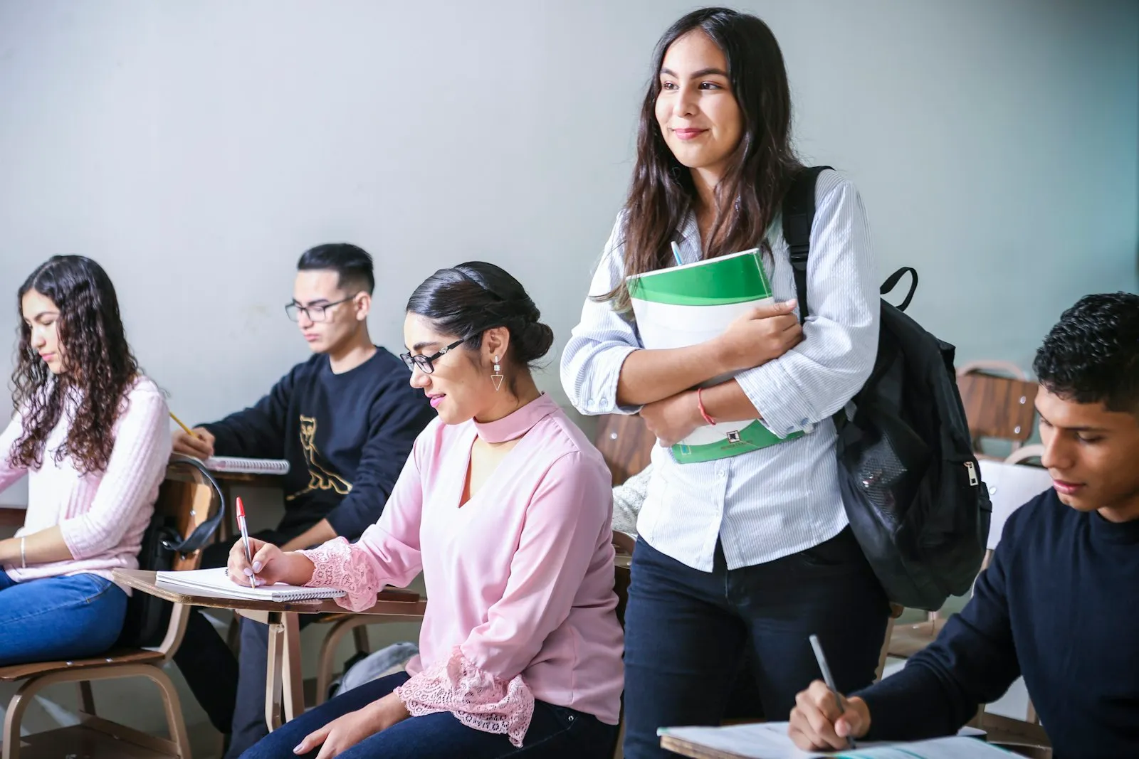 Students in a Spanish classroom at Eureka Madrid.